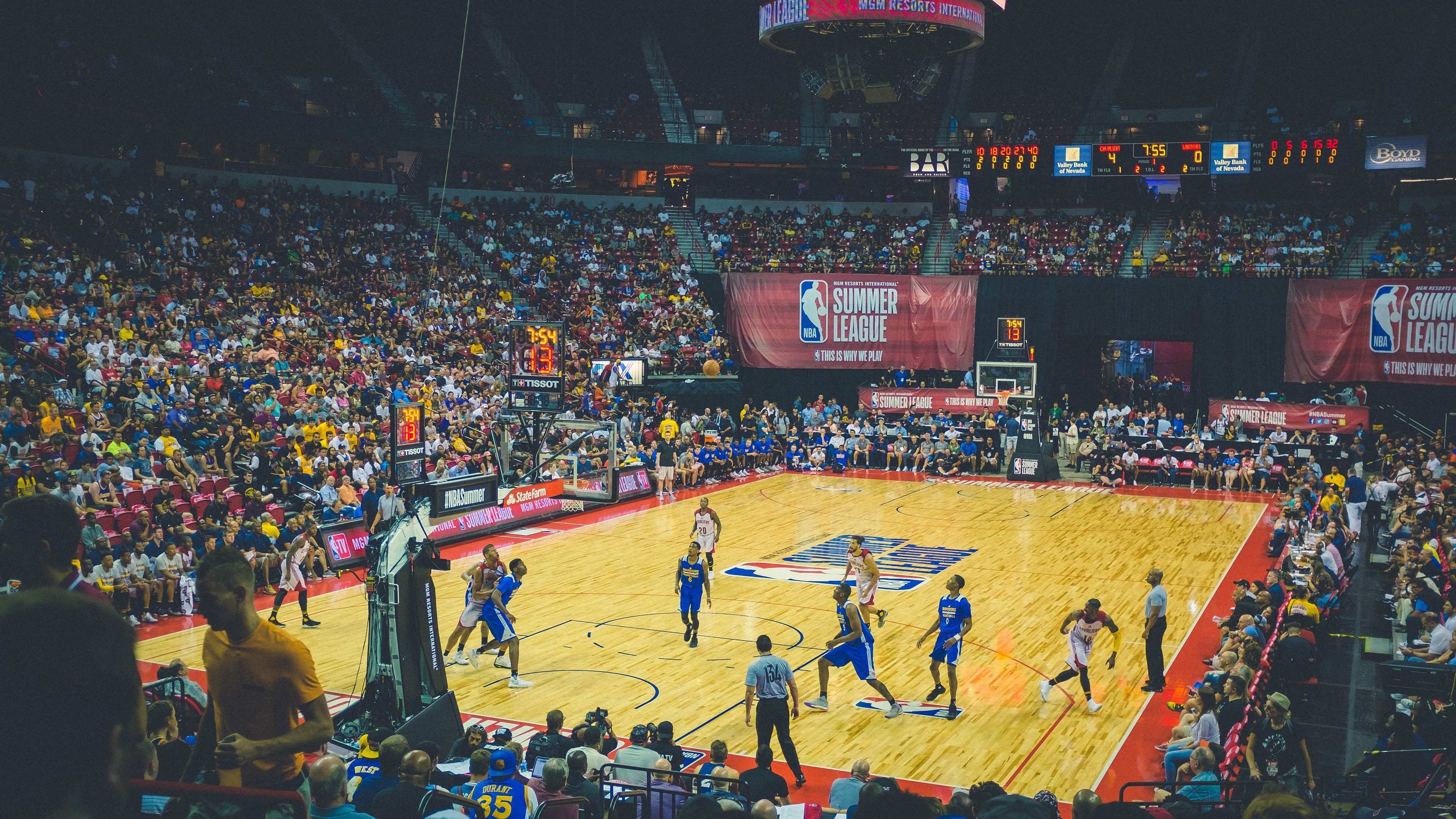 勇士118-107大胜太阳,库里28分领军,穆迪爆发!,勇士18年